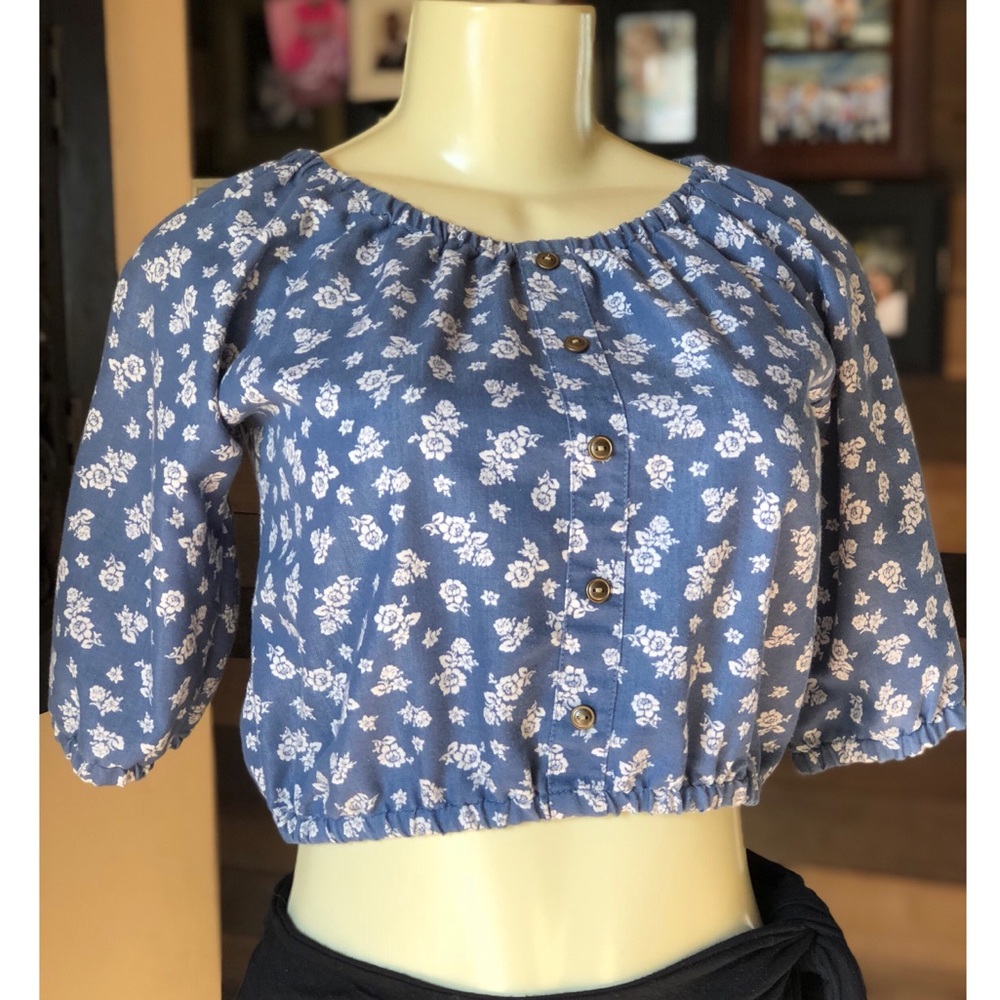 Floral denim buttoned crop top 3/4 sleeves